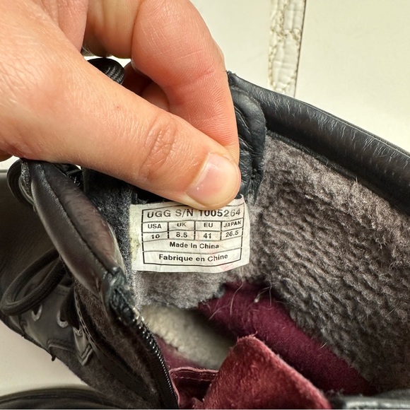 UGG black leather and felt lace-up winter boots sz 10 - Picture 6 of 8